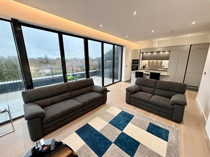 2 Bedroom Apartment To Rent In Broadoaks, Streetsbrook Road, Solihull, B91