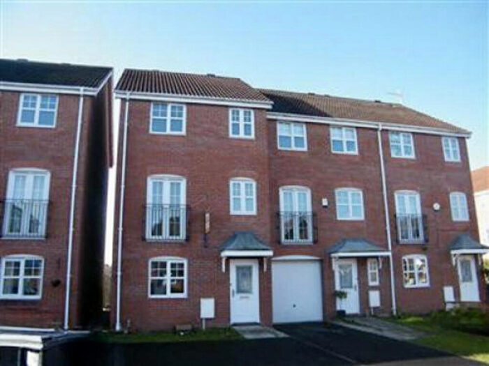 4 Bedroom Town House To Rent In Park Close, Preston, PR2