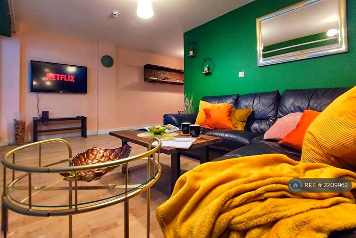 2 Bedroom Flat To Rent In Concord Street, Leeds, LS2