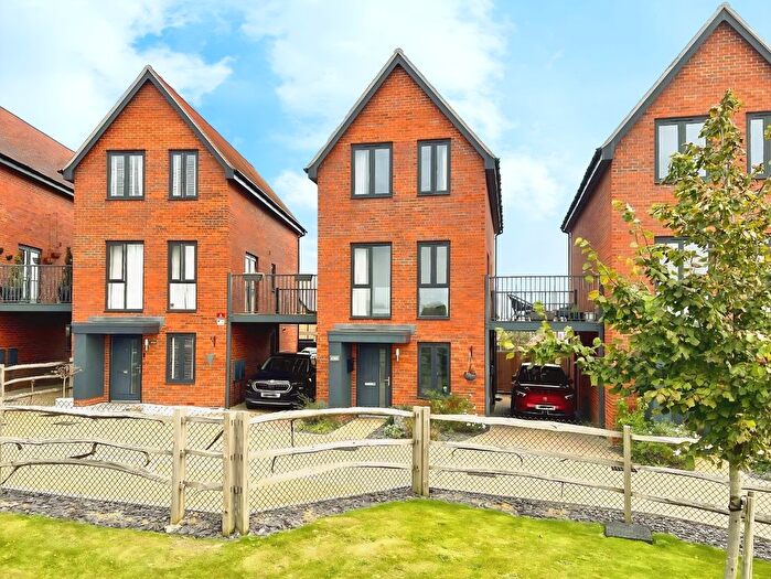 3 Bedroom Detached House For Sale In Parkland Crescent, Kingsnorth, Ashford, TN23