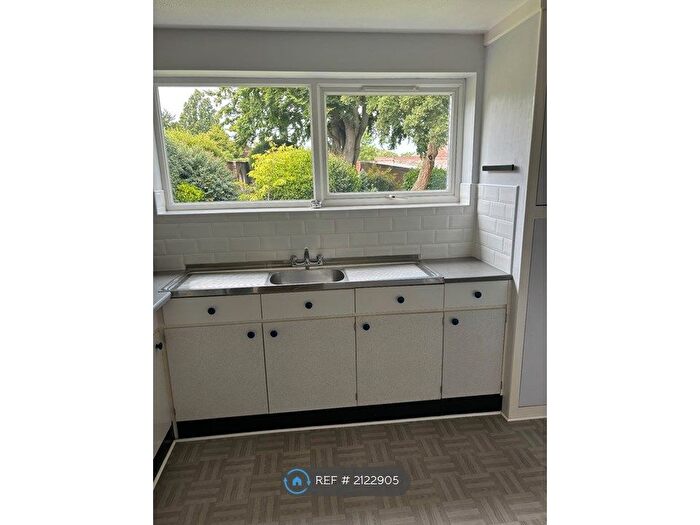 2 Bedroom Flat To Rent In Henbury Gardens, Bristol, BS10