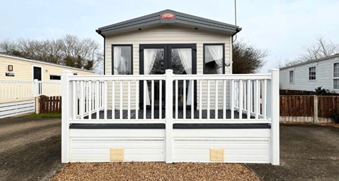 3 Bedroom Mobile/park Home For Sale In Patrington Haven, Patrington, Hull, HU12