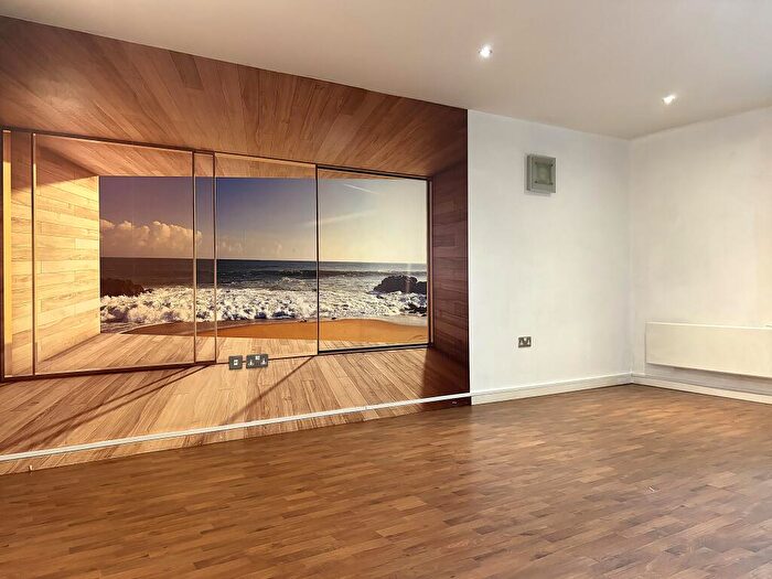 Flat To Rent In Kings Road, Swansea, SA1