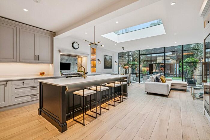 4 Bedroom Semi Detached House To Rent In Leconfield Avenue, London, SW13