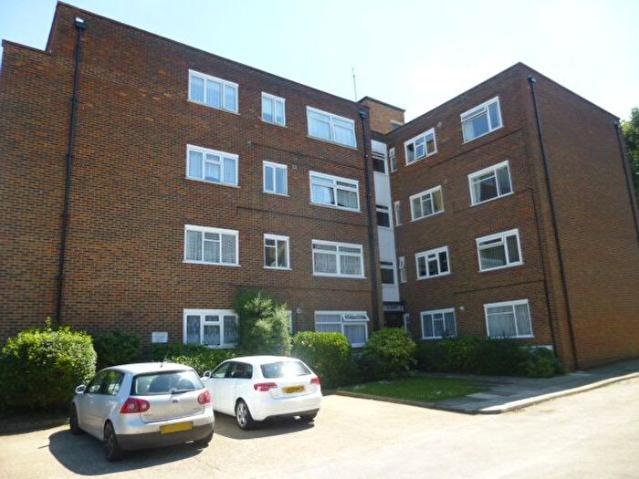 2 Bedroom Flat To Rent In Chase Side, London, N14