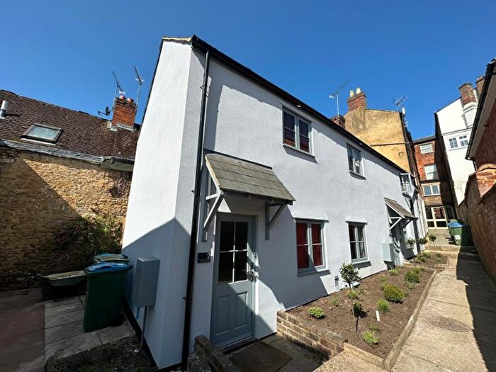 1 Bedroom Apartment To Rent In Brewery Court, Buckingham, MK18