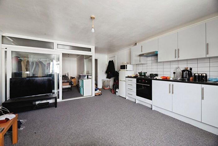 1 Bedroom Flat For Sale In High Road Leytonstone, London, E11