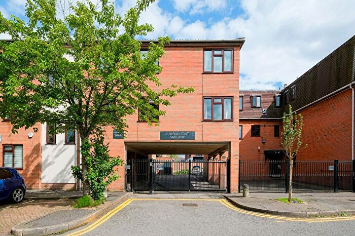2 Bedroom Flat To Rent In Savill Row, Woodford Green, Essex, IG8