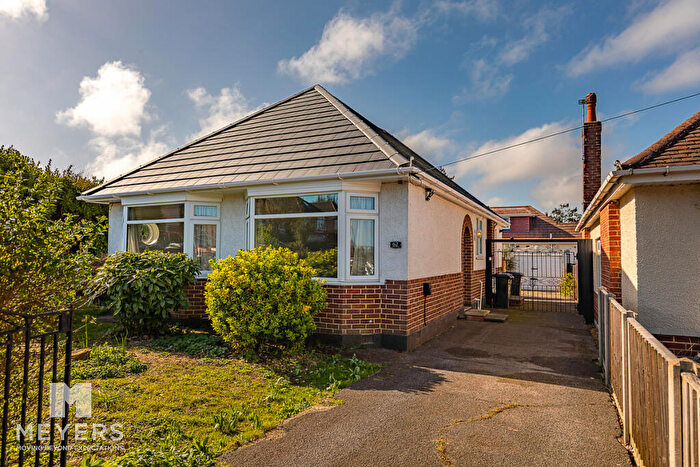 3 Bedroom Bungalow For Sale In Glamis Avenue, Bournemouth, BH10