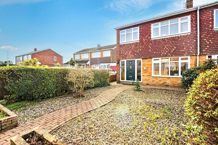 3 Bedroom End Of Terrace House For Sale In St. Pauls Road, Canvey Island, Essex, SS8