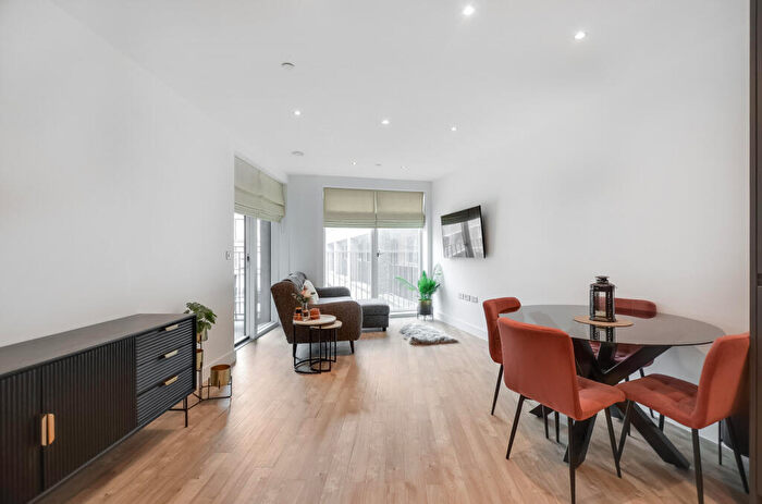 1 Bedroom Apartment For Sale In Therm Court, Rookwood Way, London, E3