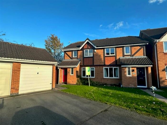 3 Bedroom Property To Rent In Glendale Court, Wilnecote, Tamworth, B77