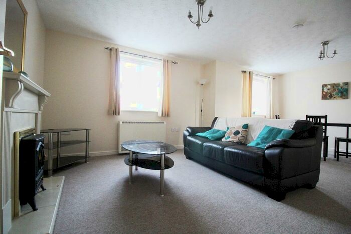 2 Bedroom Flat To Rent In Lloyd Close, Cheltenham, GL51