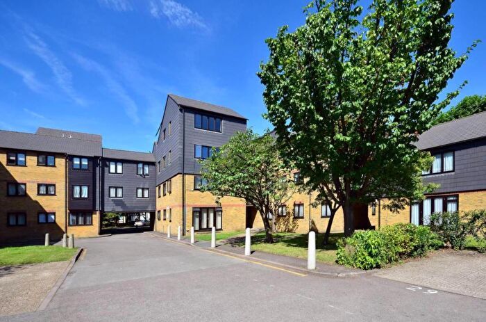 2 Bedroom Flat For Sale In Kipling Court, Greenford Avenue, W7