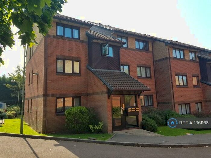 2 Bedroom Flat To Rent In Botham Close, Edgware, HA8