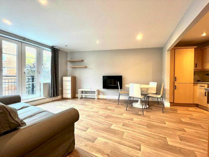 2 Bedroom Flat To Rent In Garratt Lane, London, SW18