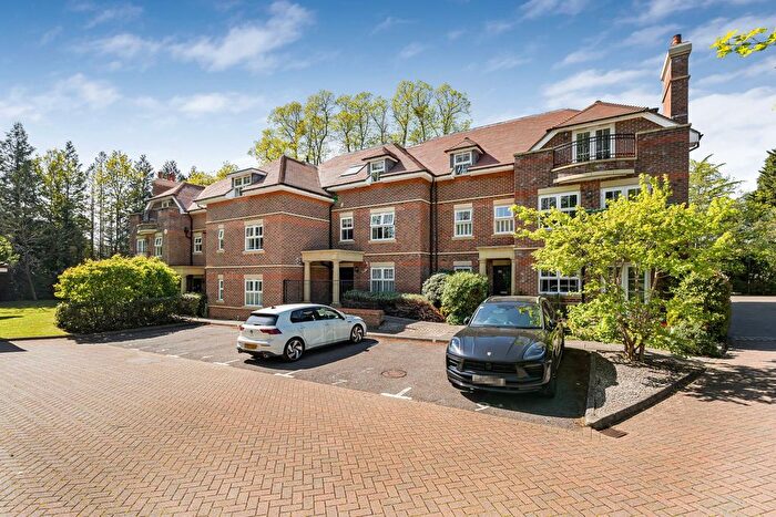 2 Bedroom Flat For Sale In Lady Margaret Road, Ascot, Berkshire, SL5