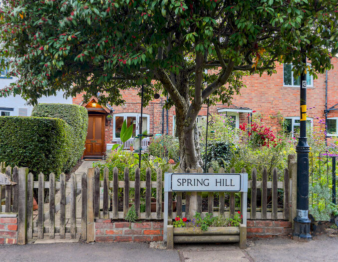 2 Bedroom Cottage For Sale In Spring Hill, Bubbenhall, CV8