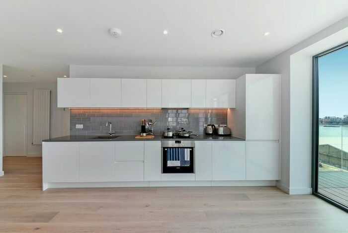 2 Bedroom Flat To Rent In Bonnet Street, London, E16