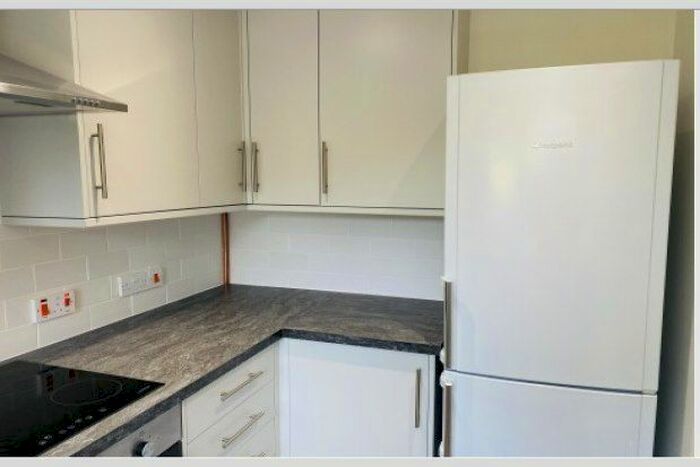 2 Bedroom Property To Rent In Barleymead, Horley, RH6