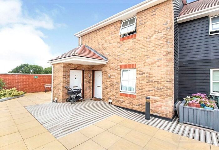2 Bedroom Flat To Rent In Nayland Court, Romford, RM1