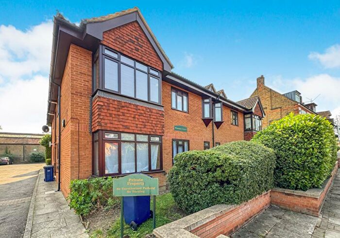 2 Bedroom Flat To Rent In Station Road, New Barnet, Herts, EN5