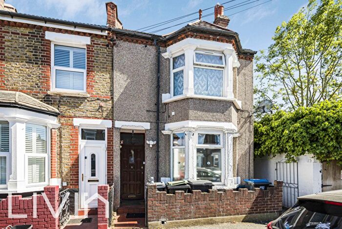 2 Bedroom Flat For Sale In Rosebery Avenue, Thornton Heath, CR7