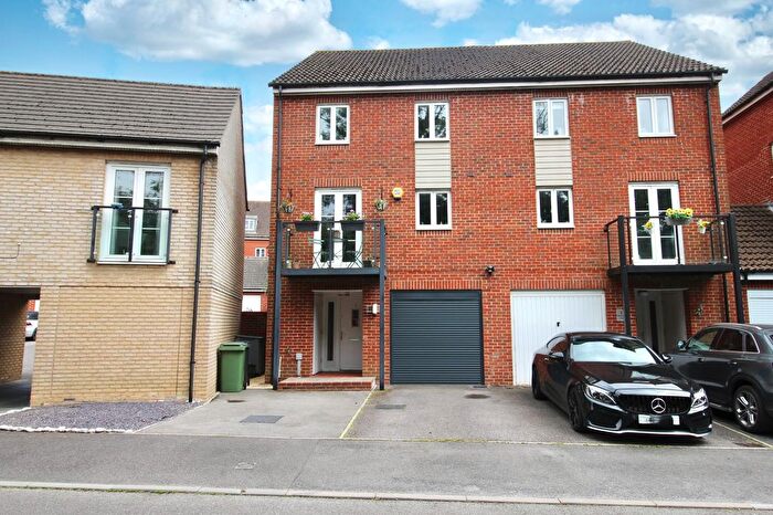 4 Bedroom Semi-Detached House For Sale In Wellstead Way, Hedge End, SO30