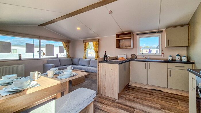 2 Bedroom Mobile/park Home For Sale In Arbor Lane, Lowestoft, NR33