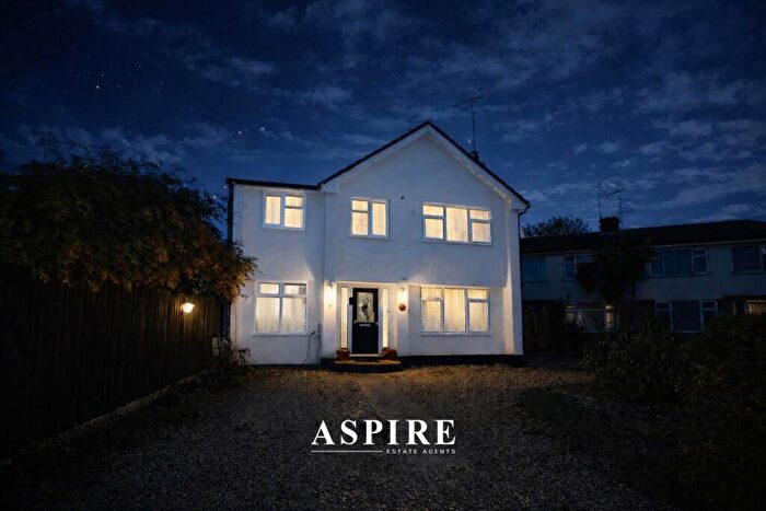 5 Bedroom Detached House For Sale In Englefield Close, Hockley, SS5