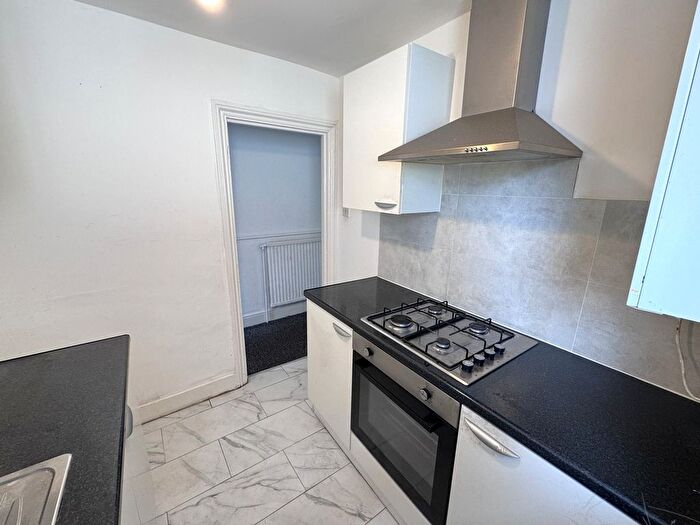 2 Bedroom Maisonette For Sale In Victoria Avenue, East Ham, London, E6