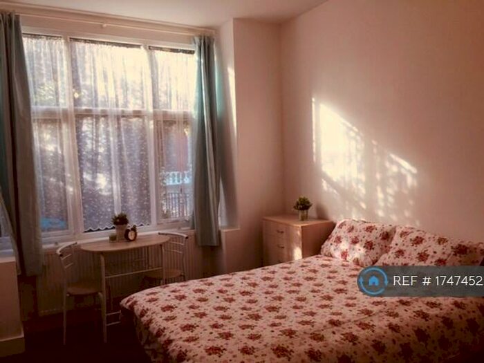Studio To Rent In Sidney Avenue, London, N13