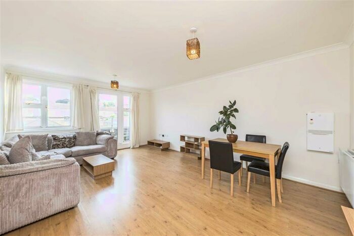 2 Bedroom Flat To Rent In Lee High Road, Lewisham, SE13