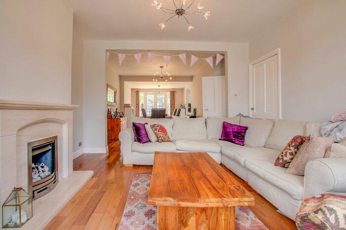 3 Bedroom Semi-Detached House To Rent In Queens Road, Leicester, LE2