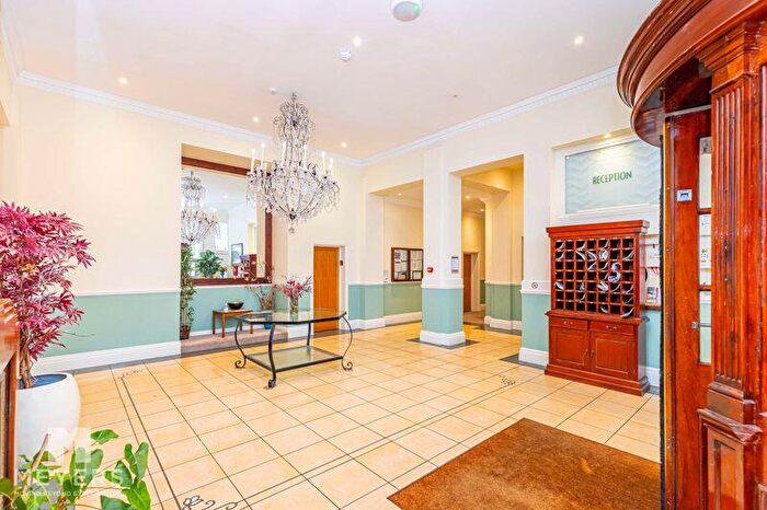2 Bedroom Flat To Rent In Burlington Mansions, Owls Road, Bournemouth, BH5