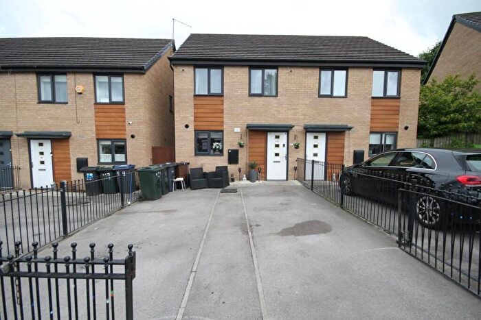 3 Bedroom Semi-Detached House For Sale In Ranelagh Avenue, Bradford, BD10