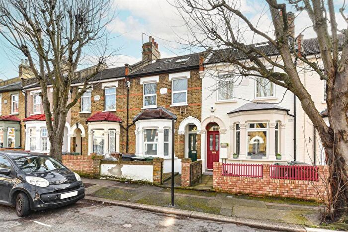 Studio To Rent In Chestnut Avenue North, London, E17