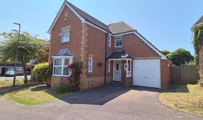 4 Bedroom Detached House For Sale In Gatehill Gardens, Luton, LU3