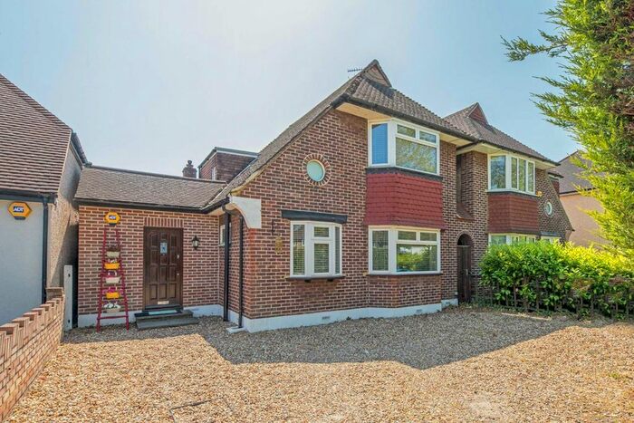 4 Bedroom Detached House To Rent In Chertsey Road, Twickenham, TW2