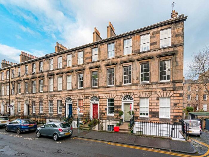 3 Bedroom Flat To Rent In Cumberland Street, New Town, Edinburgh, EH3