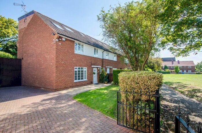 4 Bedroom Detached House To Rent In Herbert Road, Wimbledon, London SW19