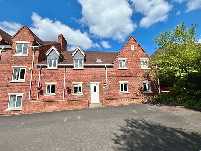 2 Bedroom Flat To Rent In Yew Tree Lane, Solihull, West Midlands, B91
