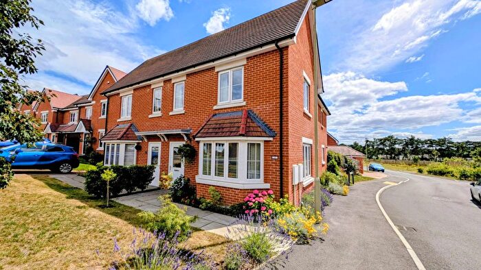 3 Bedroom Semi-Detached House For Sale In Heatherfields Way, Whitehill, Hampshire, GU35