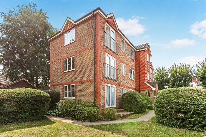 2 Bedroom Flat For Sale In Sevenoaks Close, Sutton, SM2