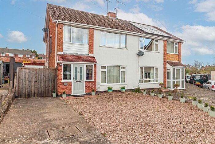 3 Bedroom Semi-Detached House For Sale In Scafell Close, Worcester, WR4