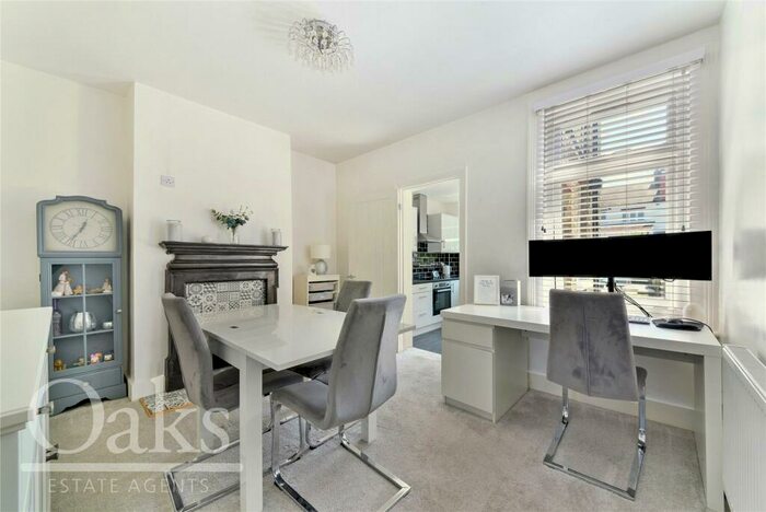 2 Bedroom Terraced House For Sale In Lakehall Road, Thornton Heath, CR7