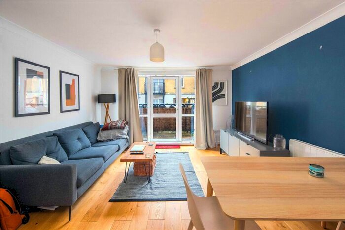 1 Bedroom Flat To Rent In Tramway Court, Candle Street, London, E1