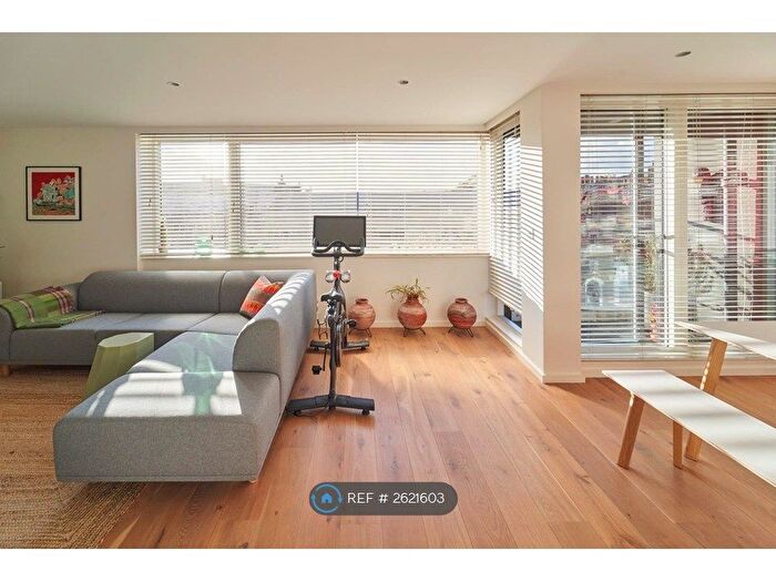 2 Bedroom Flat To Rent In Charles Allen House, London, EC1R