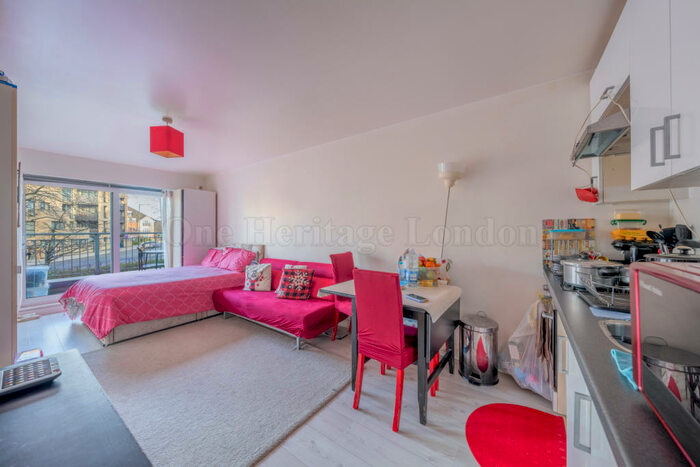 Flat To Rent In Beaufort Park, Heritage Avenue, NW9