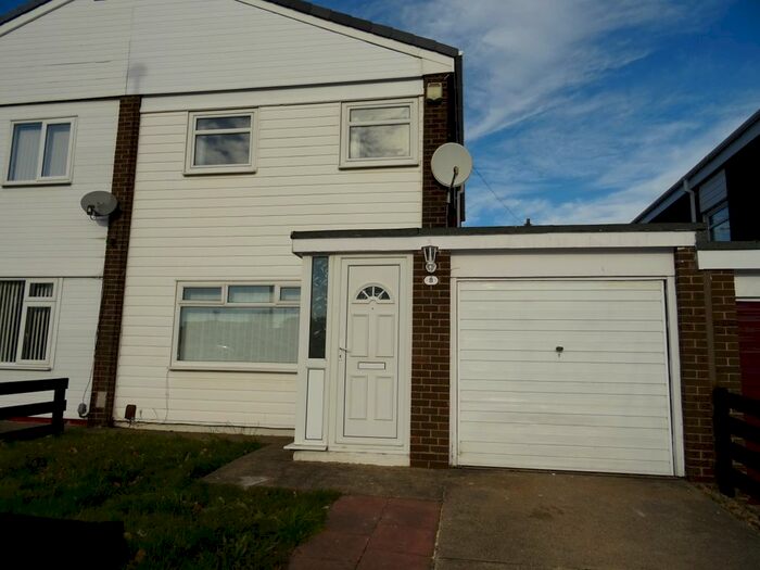 3 Bedroom Semi-Detached House To Rent In Grindleford Court, South Shields, NE34